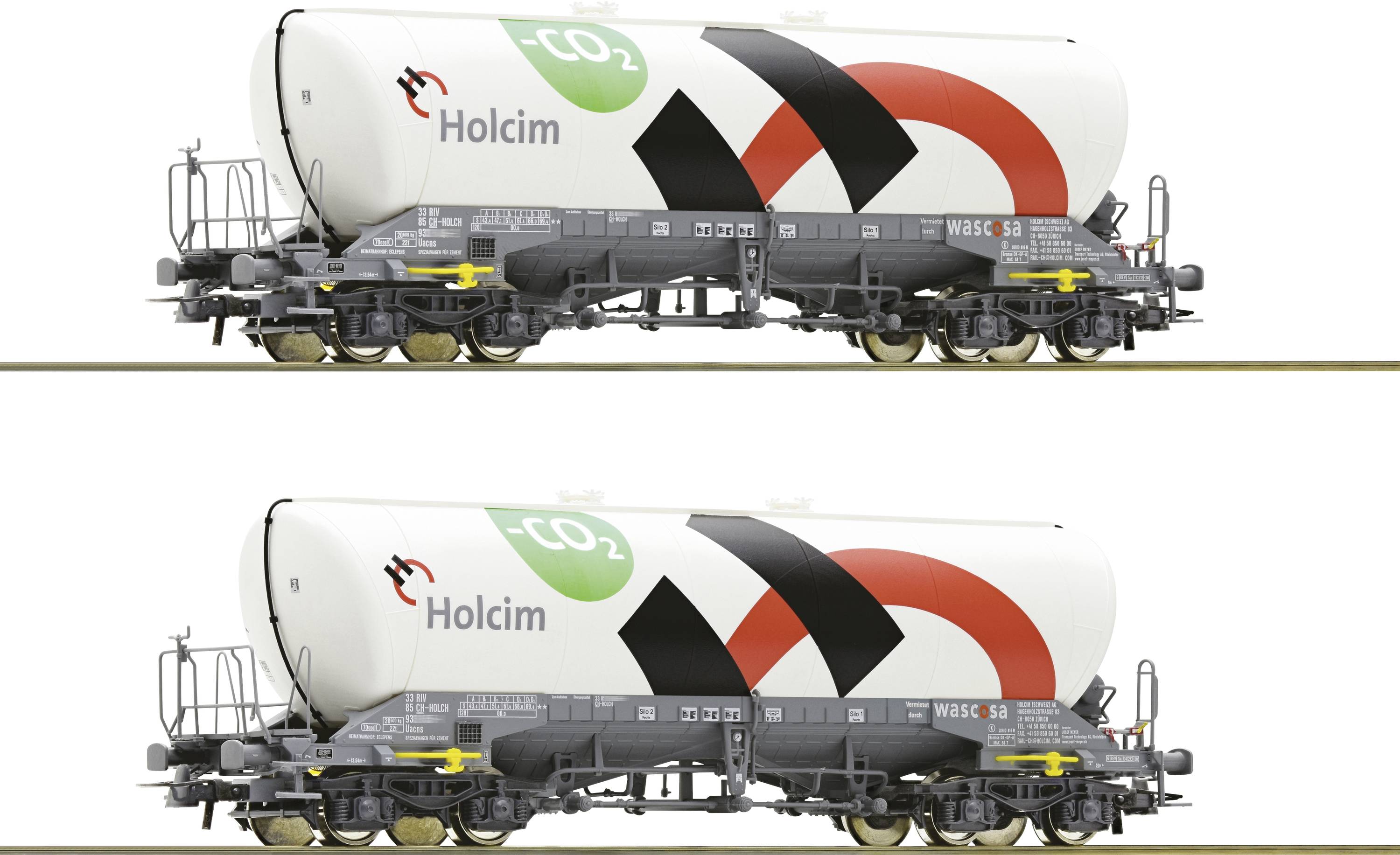 Zwei Güterwaggons mit der Aufschrift 'Holcim' und CO2-Label. Sie sind für den Transport von Materialien auf Schienen ausgelegt.