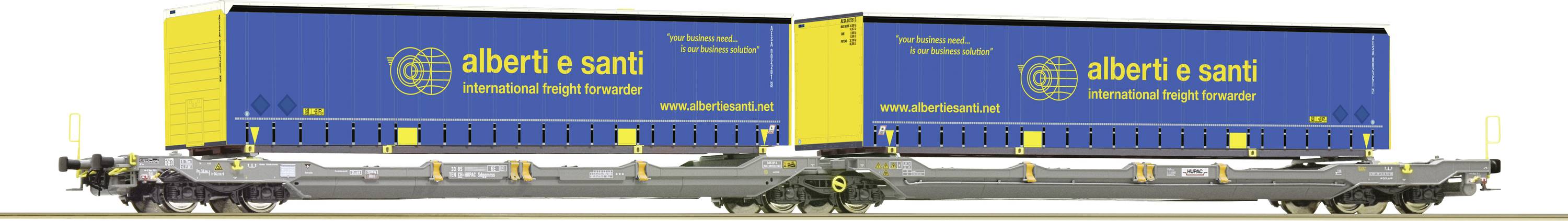 Zwei blaue Container mit gelber Aufschrift 'albert o scani', auf einem Güterzugwagen beladen. Die Szene zeigt internationalen Frachtverkehr.