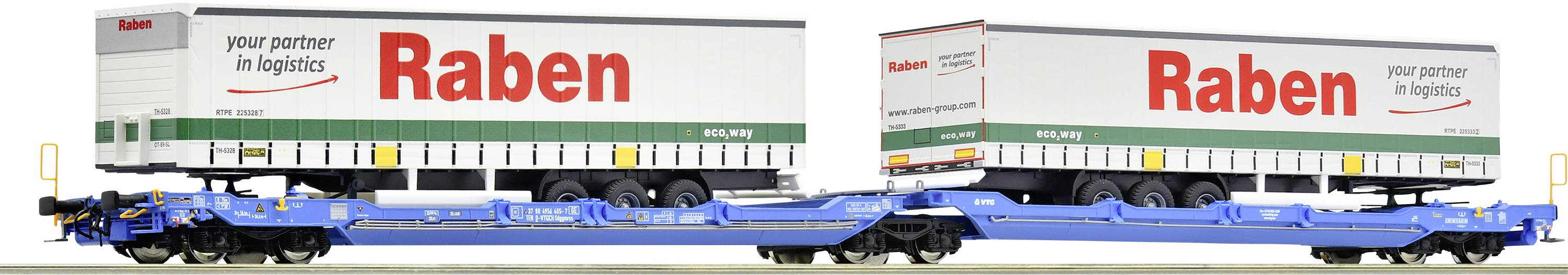 Ein blauer Güterwaggon mit zwei großen weißen Containern, die das Logo 'Raben' tragen. Die Container sind für den Transport gestapelt.