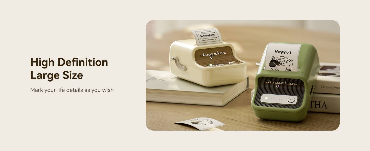 Zwei kleine Drucker auf einem Tisch; einer ist beige, der andere grün. Beide zeigen gedruckte Notizen. Text neben den Druckern: 'High Definition Large Size'.