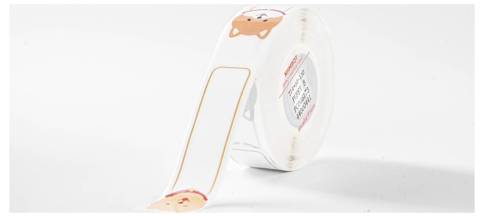 Rolle mit Klebeband, das Tiermotive zeigt. Hauptsächlich weiße Farbe mit gedeckten, pastellfarbenen Illustrationen von Tieren.