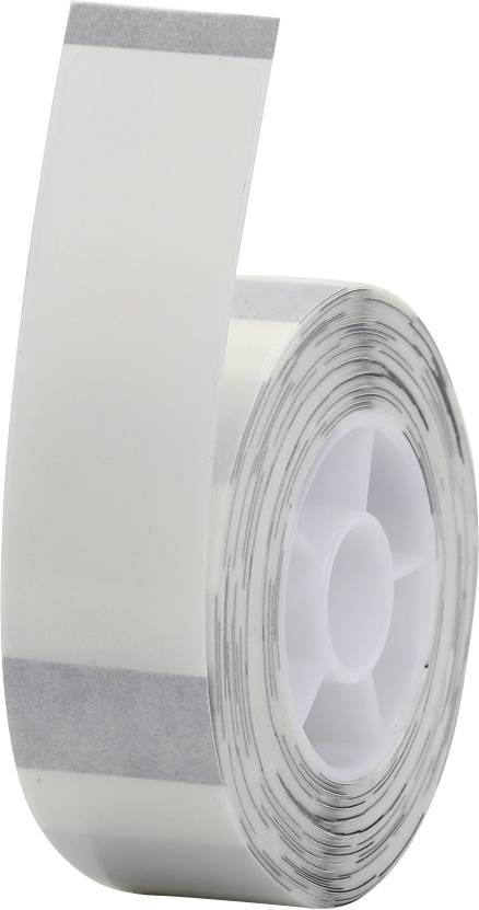 Rolle mit klarem Klebeband, teilweise abgewickelt, auf einem weißen Hintergrund.