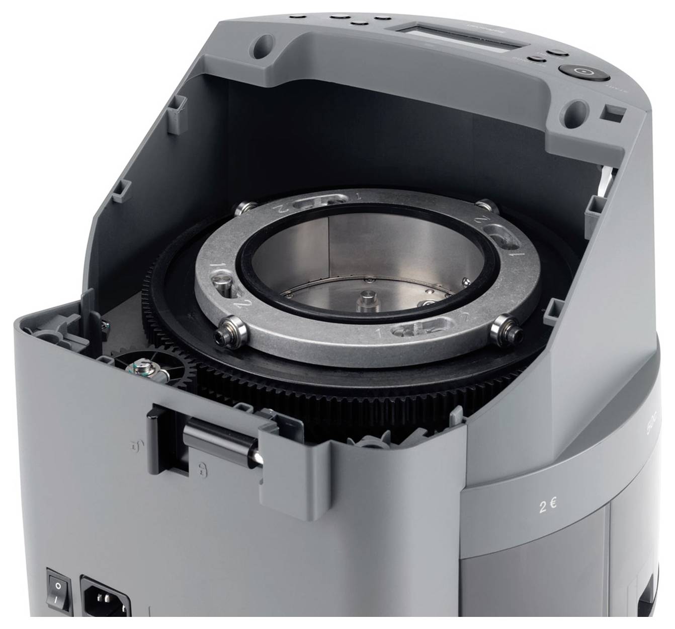 Ein geöffneter, grauer elektronischer Behälter mit sichtbarem Innenmechanismus und Zahnrädern.