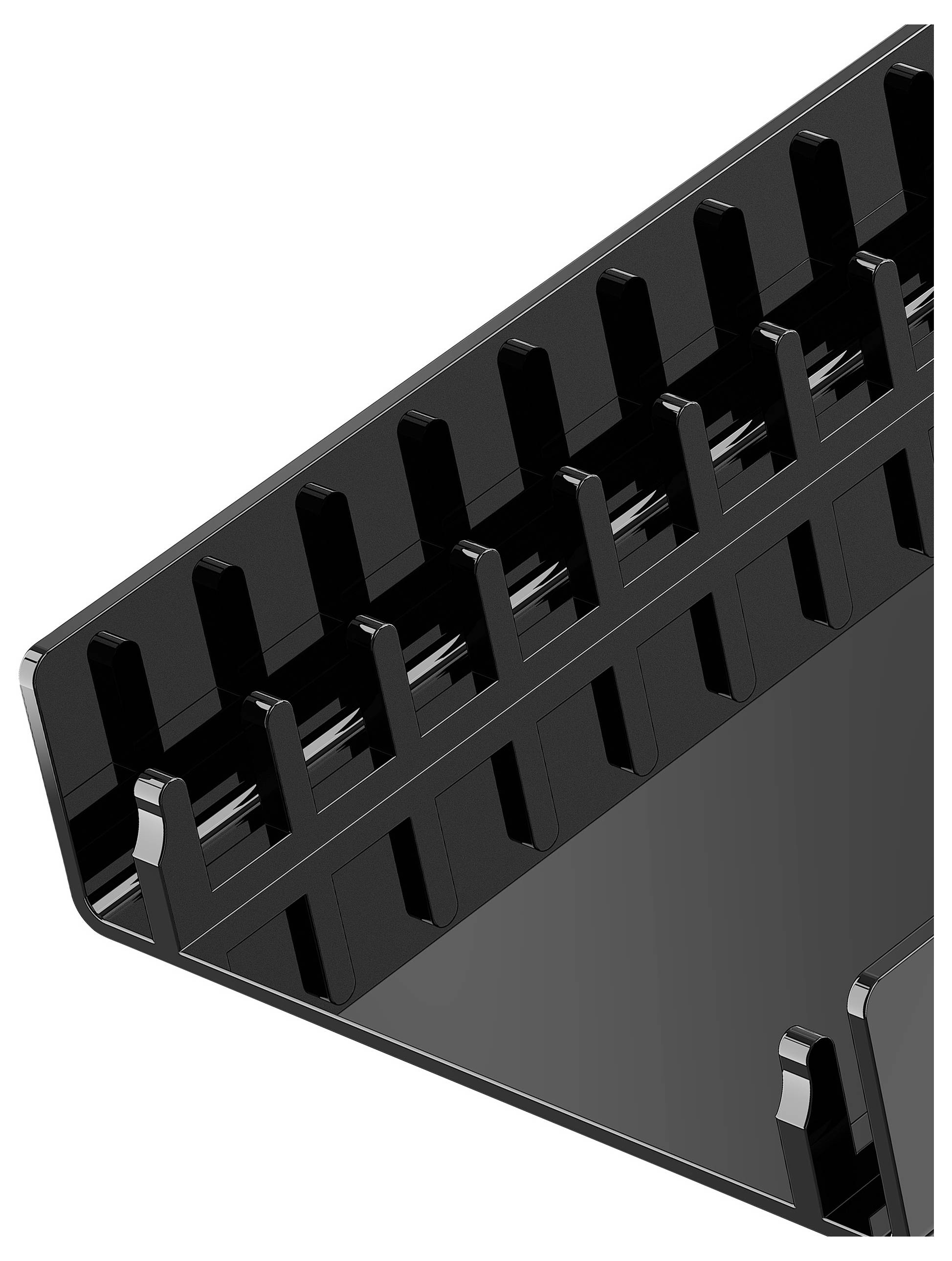 Nahaufnahme eines schwarzen elektronischen Steckverbinders mit mehreren Metallstiften in einem Kunststoffgehäuse, der zur Daten- oder Stromübertragung verwendet wird.