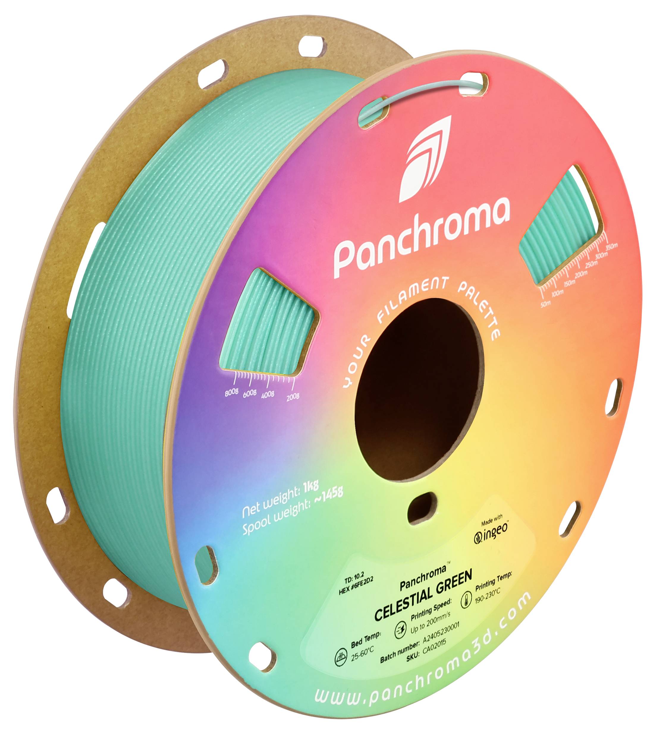 Rolle mit grünem 3D-Drucker-Filament der Marke Panchroma. Auf der regenbogenfarbenen Verpackung stehen Details wie 'Net weight: 1kg'.
