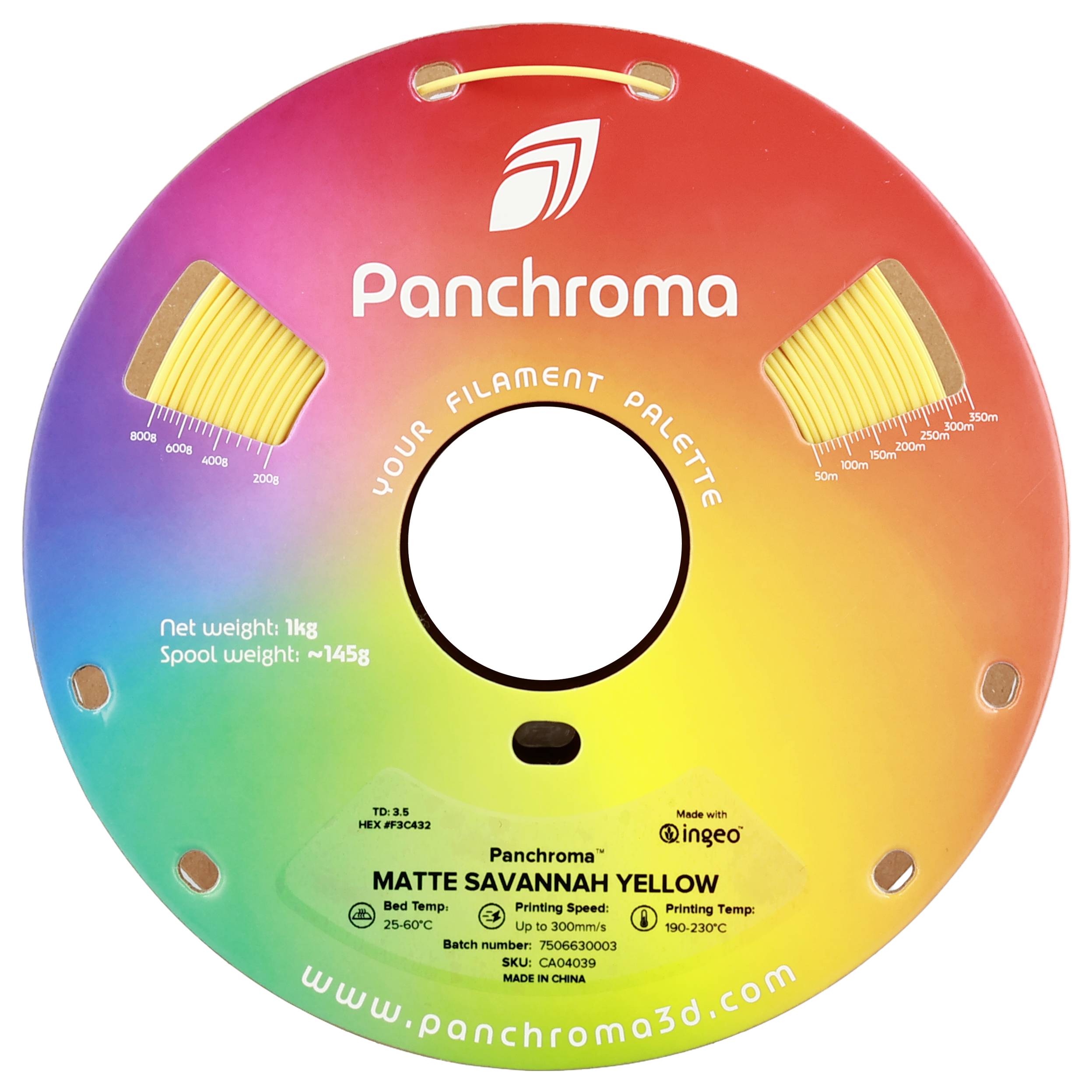 Eine Filamentrolle in Regenbogenfarben mit der Aufschrift 'Panchroma', Gewicht 1 kg, Farbe 'Matte Savannah Yellow'.