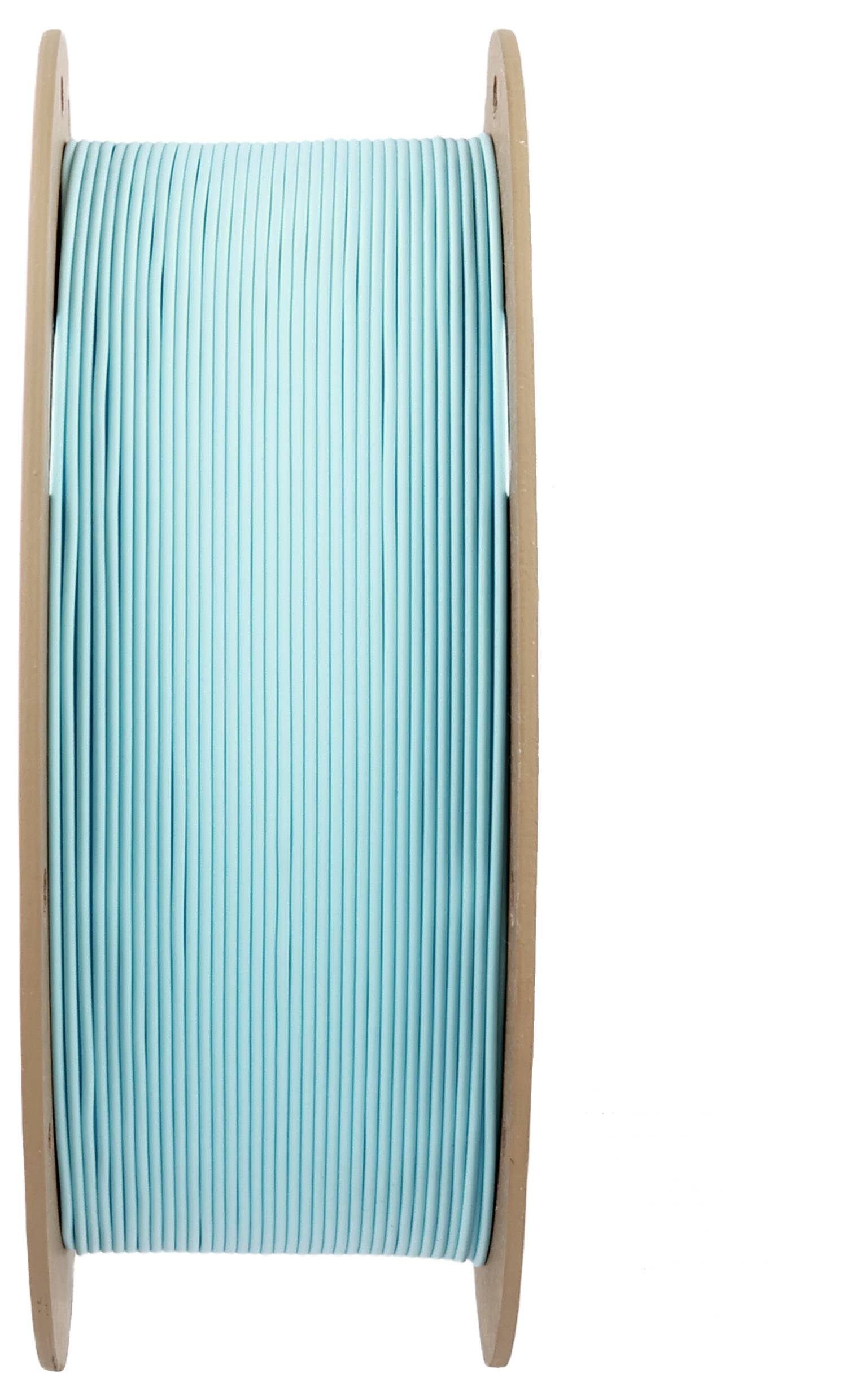 Eine hölzerne Spule mit hellblauem Filament, vertikal ausgerichtet, ohne Hintergrunddetails.