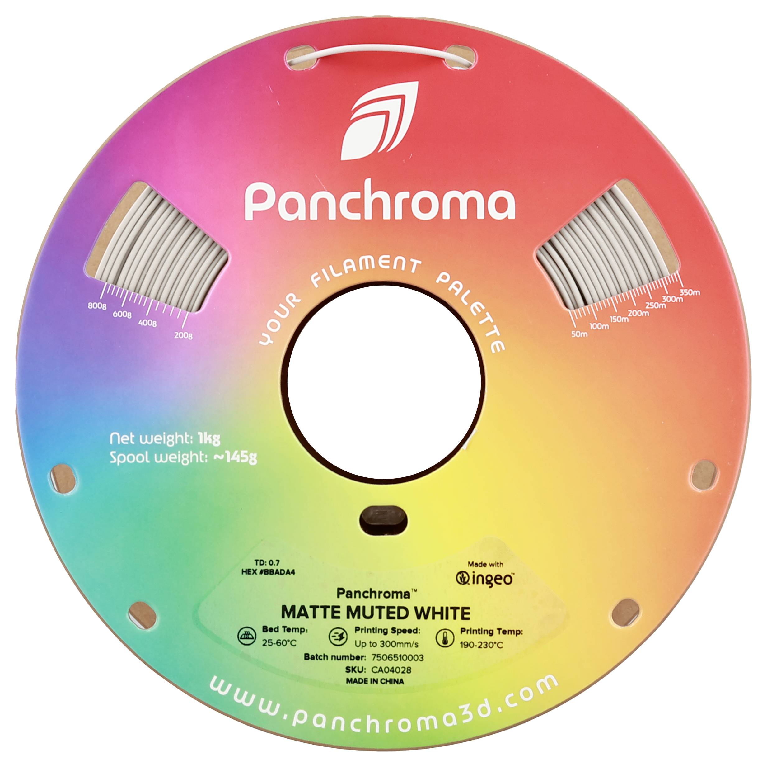 Eine farbige Filamentspule mit der Aufschrift 'Panchroma' und Produktspezifikationen wie Nettogewicht und Drucktemperaturbereich.