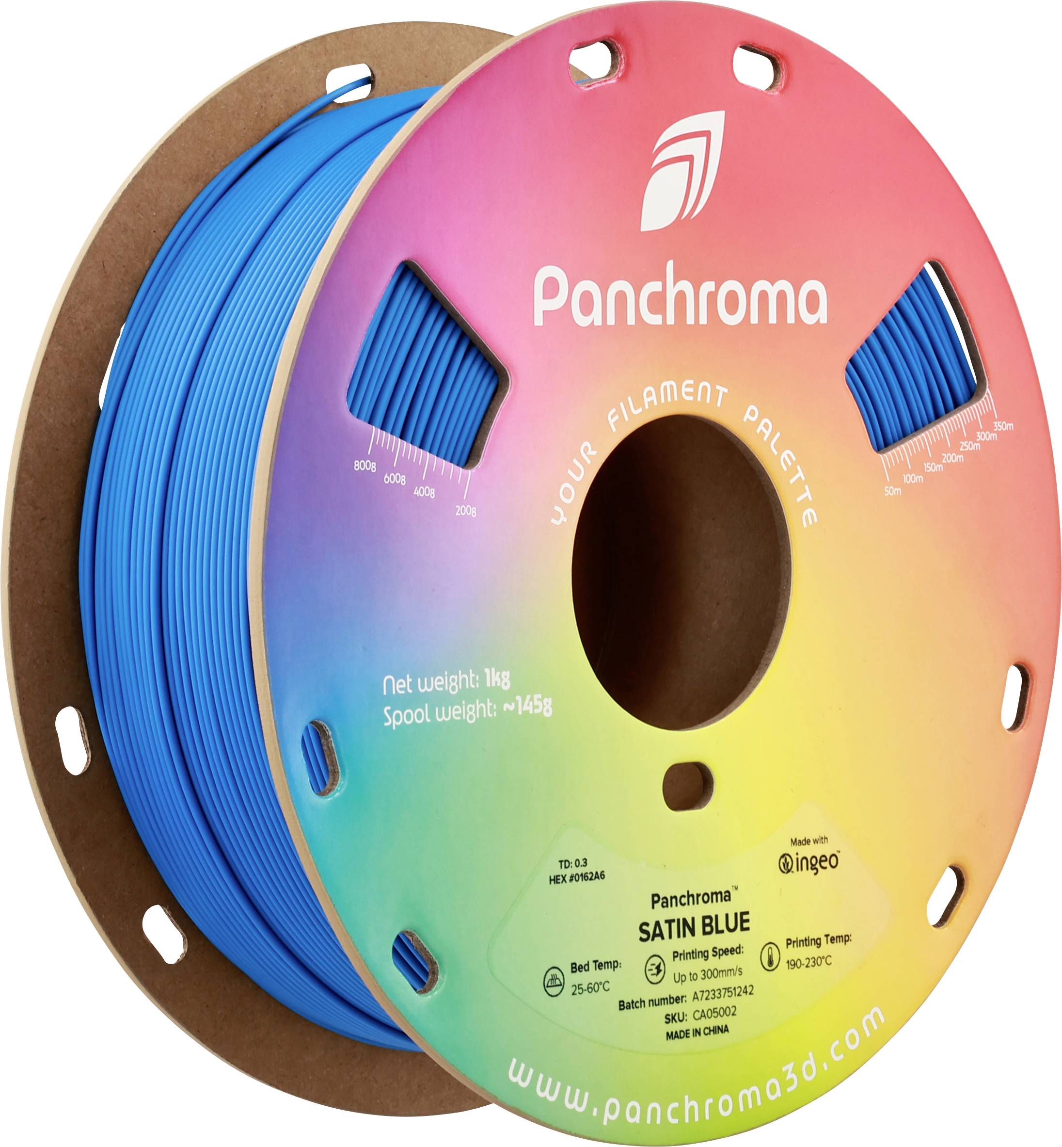 Spule mit blauem 3D-Druckerfilament. Label 'Panchroma Satin Blue', Nettogewicht 1 kg, spool Gewicht ca. 145 g, von panchroma3d.com.