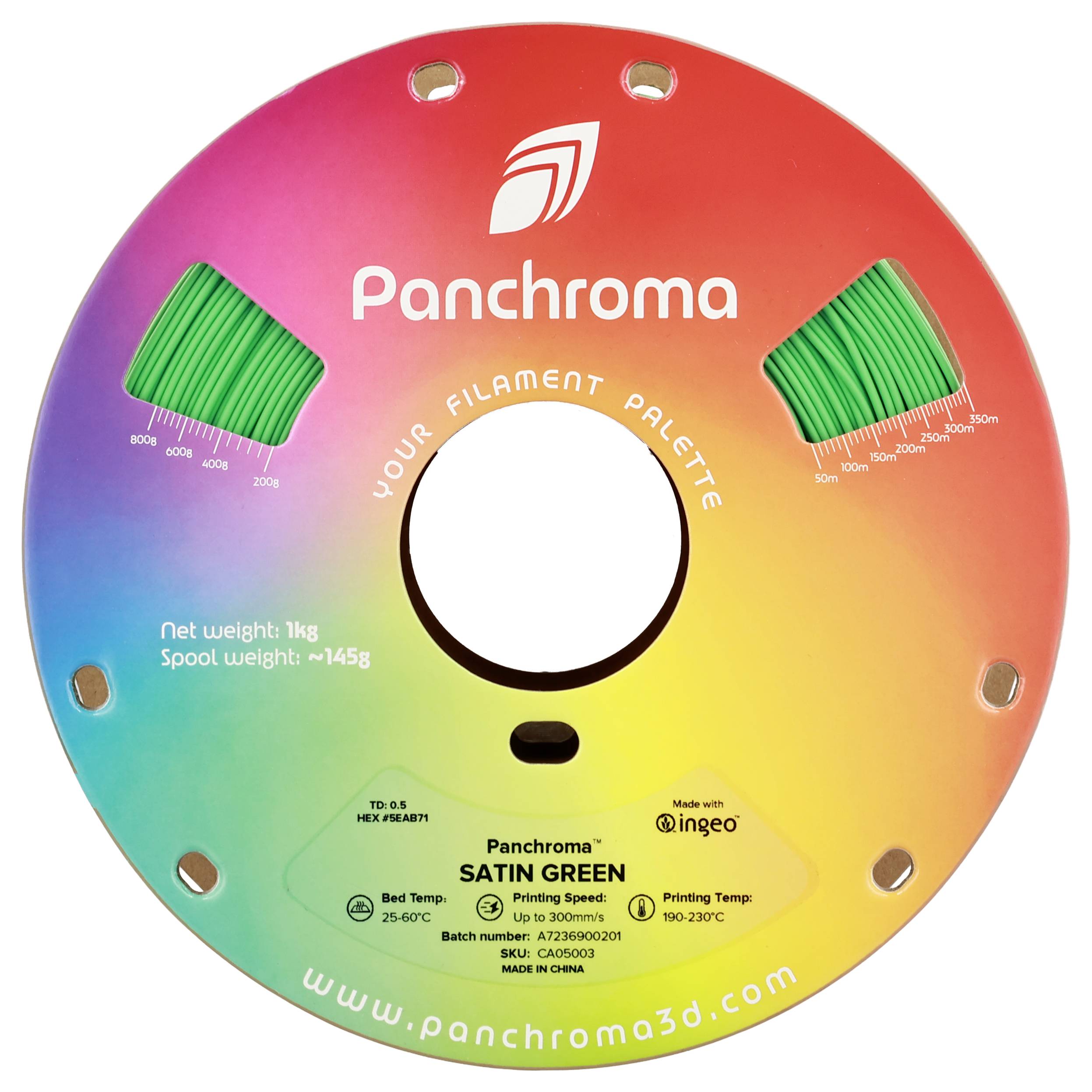 Runde Kunststoffspule in Regenbogenfarben, beschriftet mit 'Panchroma', enthält grünes Filament. Gewicht, Temperatur und Webseite angegeben.