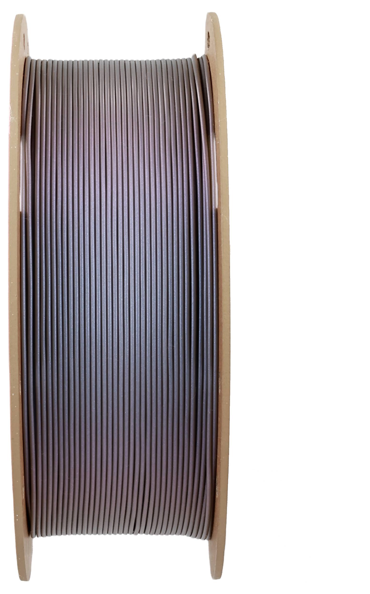 Große Spule mit grauem Kunststoffdraht, aufrecht stehend, seitlich von links gesehen. Der Draht ist gleichmäßig aufgewickelt.