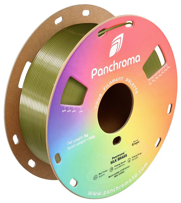 Eine Spule mit grünem 3D-Druckfilament. Die Verpackung ist regenbogenfarben gestaltet und trägt die Aufschrift 'Panchroma'.