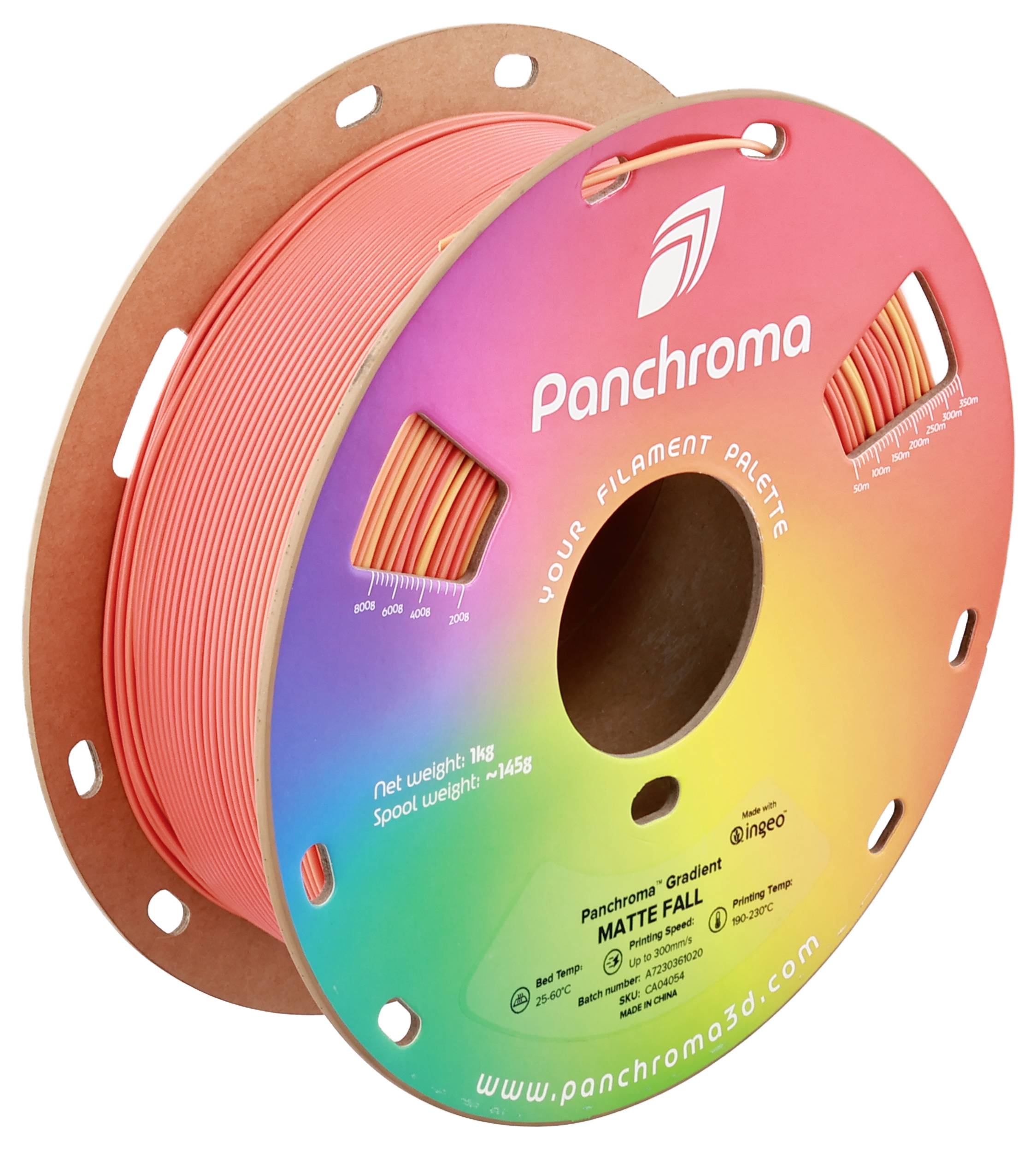 Eine bunte Spule von 3D-Druckfilament der Marke Panchroma. Gewicht: 1 kg. Name: Matte Fall. Modell P4. Webseite: www.panchroma3d.com.