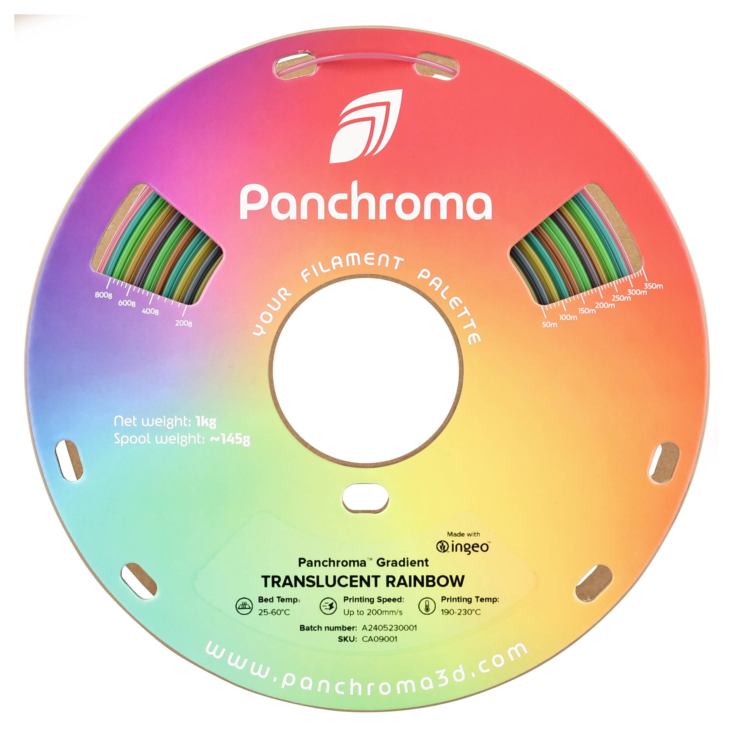Auf dem Bild ist eine bunte Filamentspule in Regenbogenfarben der Marke 'Panchroma' zu sehen. Sie enthält 1 kg Material.