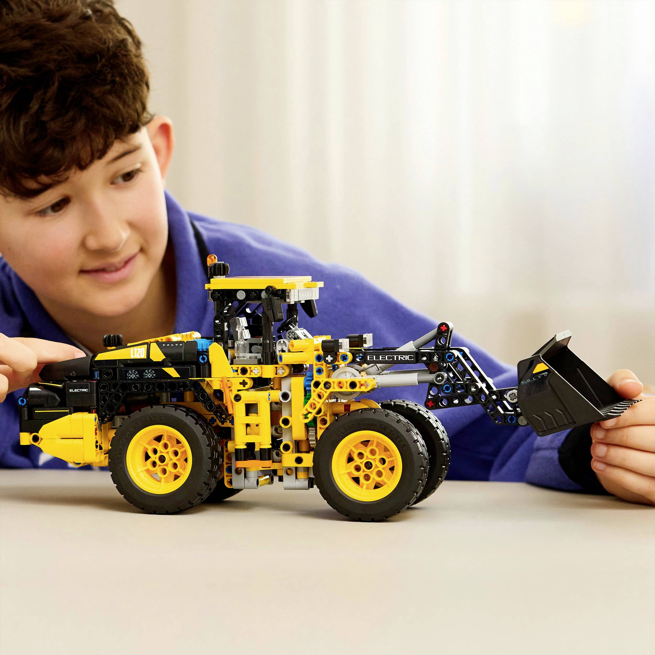 42209 LEGO® TECHNIC Volvo L120 Electric Radlader