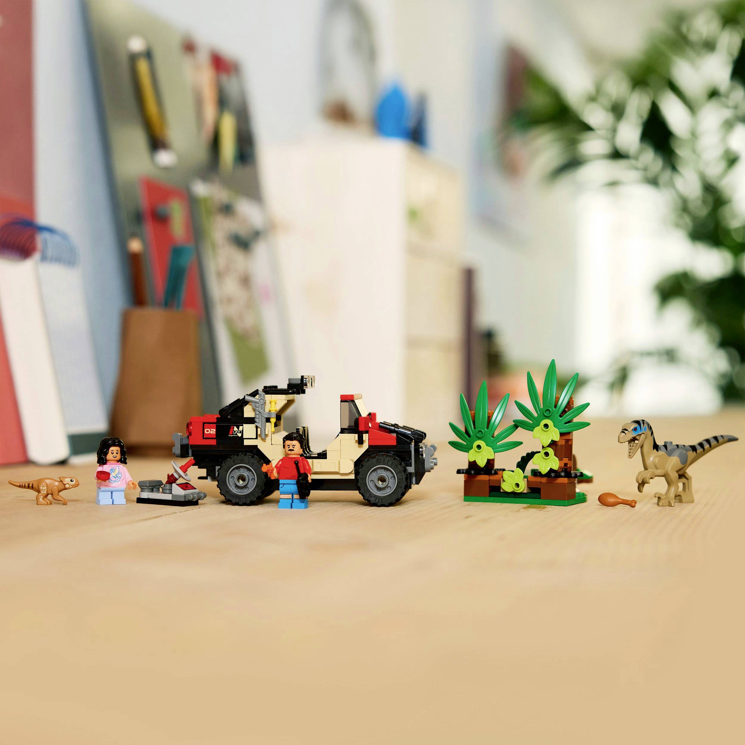 76972 LEGO® JURASSIC WORLD™ Raptor: Verfolgungsjagd mit dem Geländewagen