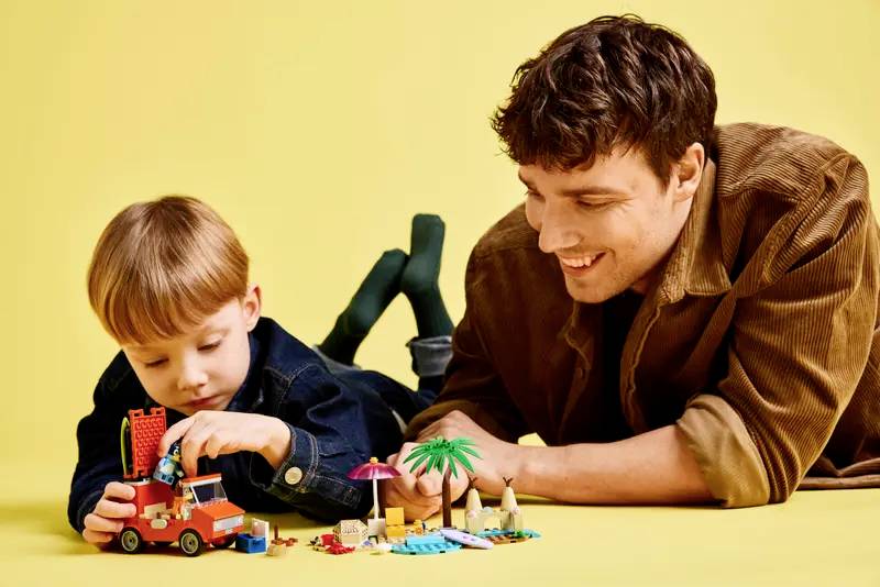 11202 LEGO® Bluey Blueys Strandausflug