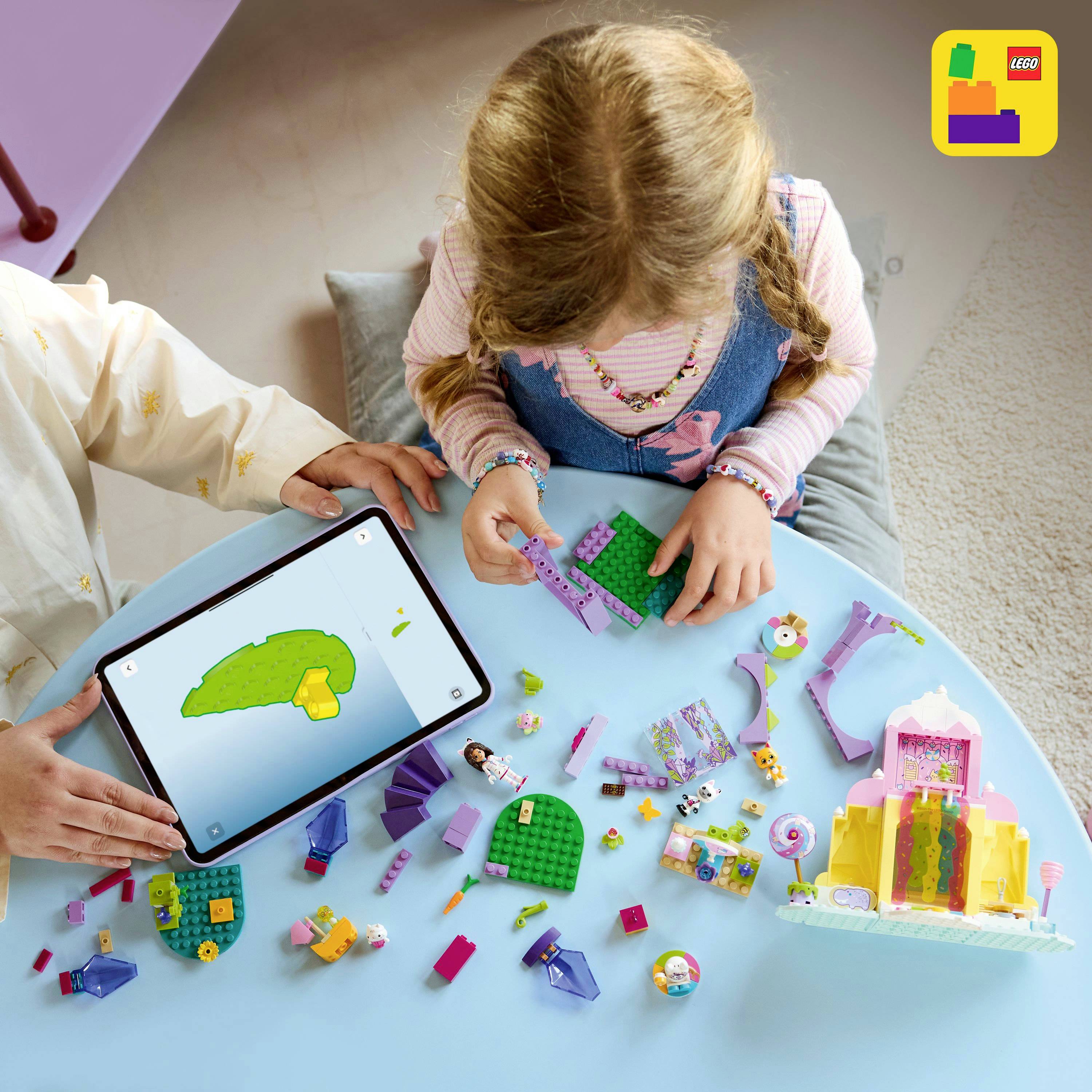 11205 LEGO® Gabby’s Dollhouse Zuckerguss-Gebirge und Kätzchen-Garten