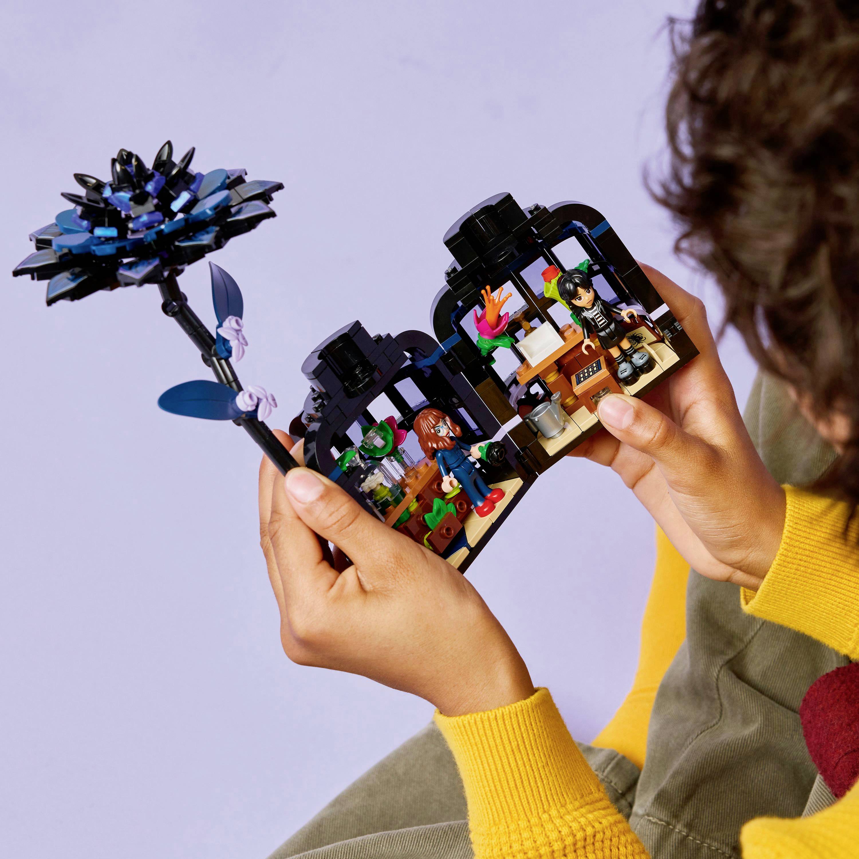 76784 LEGO® Wednesday Schwarze Dahlie