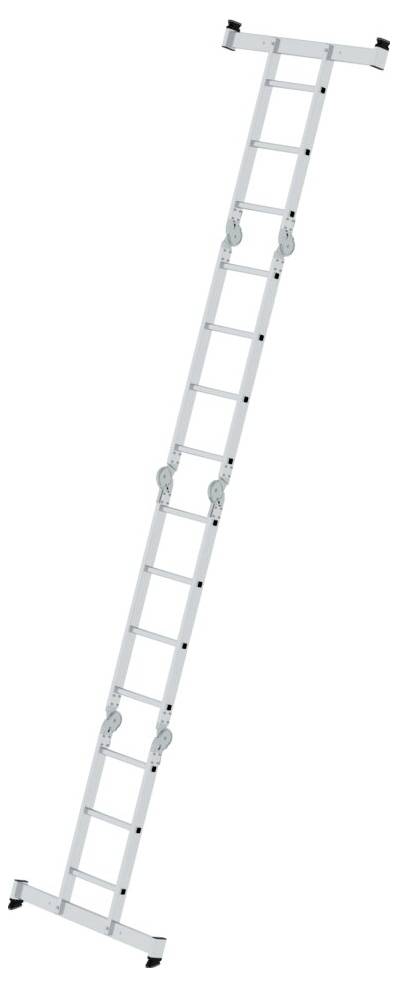 Eine lange silberne Teleskopleiter mit mehreren Sprossen, ausgefahren und schräg stehend.