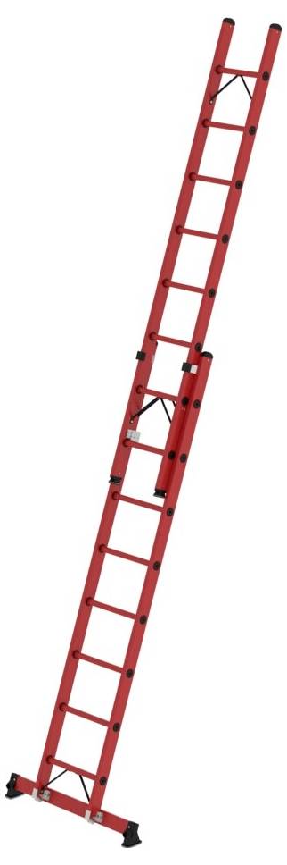 Rote Teleskopleiter, ausgefahren, stehend, gegen weiße Hintergrund. Beständig für Höhenarbeiten oder Zugang zu hohen Bereichen.