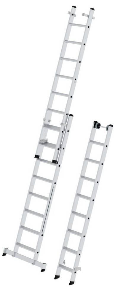 Eine ausgezogene, zweigeteilte Aluleiter mit schwarzen Gummikappen an den Füßen.