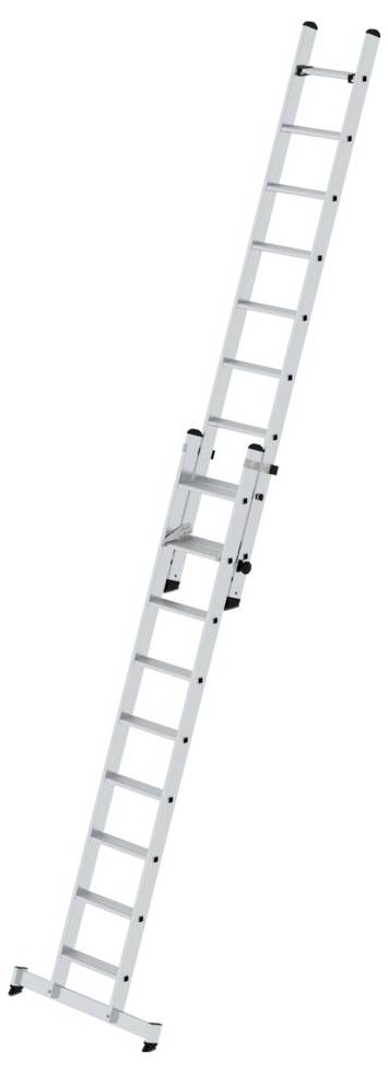 Silberne, lange Leiter, die ausgezogen ist, um größere Höhen zu erreichen. Geeignet für Arbeiten an hohen Stellen.