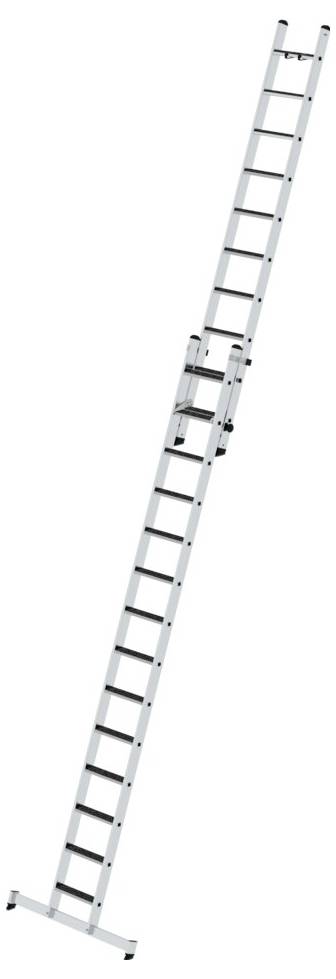 Eine ausgefahrene, silberne Alu-Leiter, gestützt für den Gebrauch.