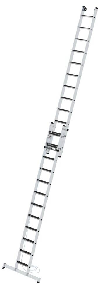 Eine lange silberne Teleskopleiter mit mehreren Stufen, ausgefahren für maximale Länge. Ideal für Arbeiten in großer Höhe.