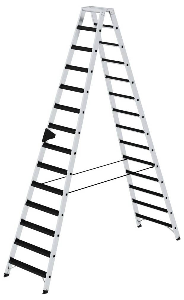 Eine offene, silberfarbene Klappleiter mit schwarzen Stufen steht aufrecht.