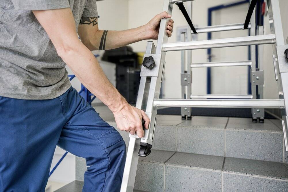 MUNK Günzburger Steigtechnik 042710 Aluminium Stufen-Stehleiter