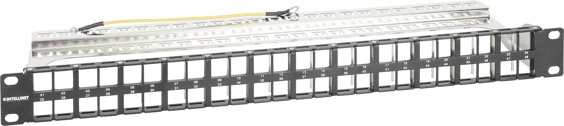 Patchpanel mit 48 Ports in einem Metallrahmen zur Installation in einem Server-Rack, für Netzwerkverbindungen konzipiert.