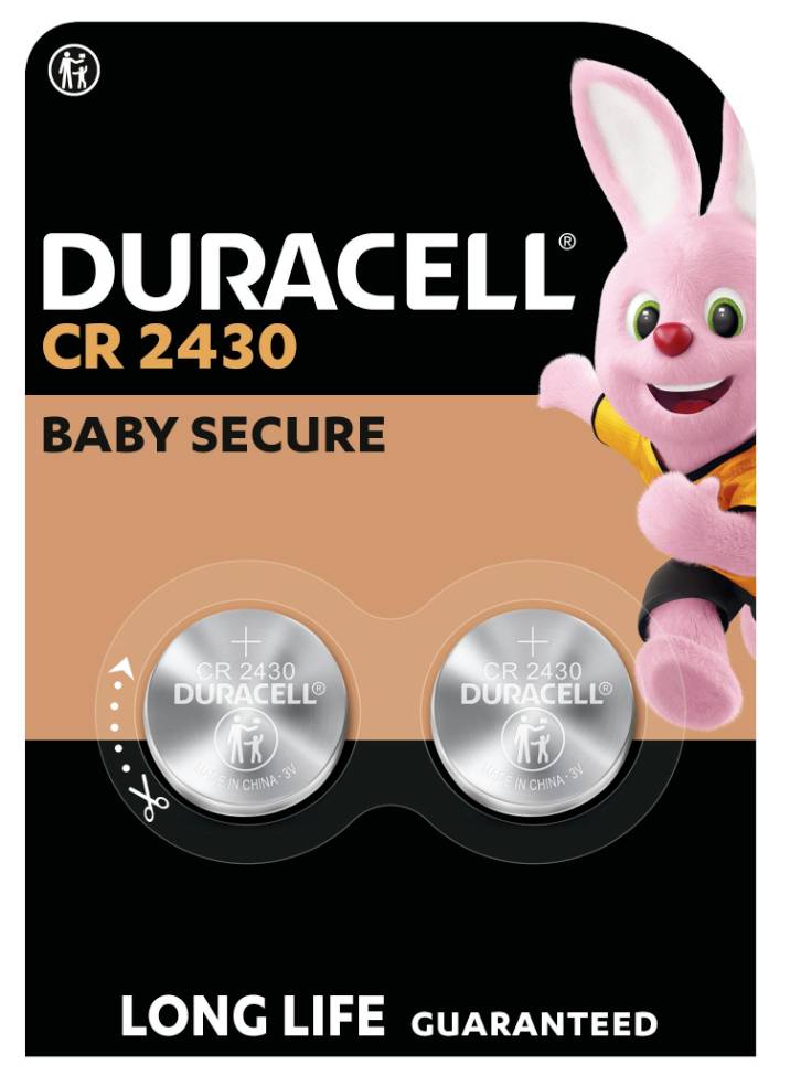 Duracell CR 2430 Batterieverpackung mit 'Baby Secure' Hinweis und Duracell-Hase. Zwei Knopfzellen sichtbar. Text: 'Long Life Guaranteed'.