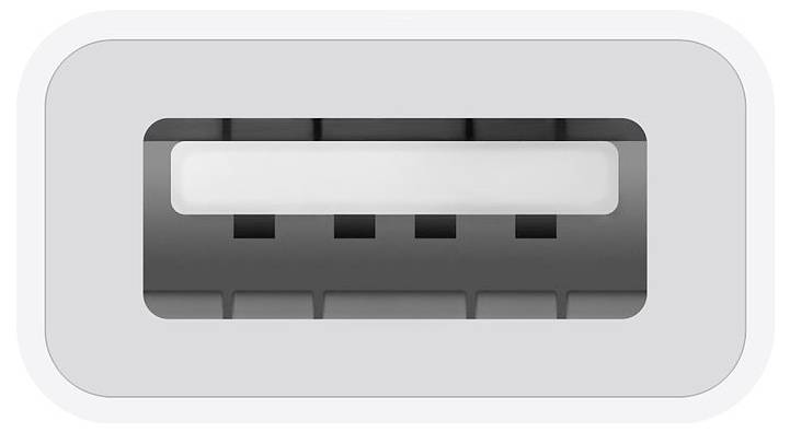 Nahaufnahme eines USB-C-Anschlusses, zeigt die symmetrische Form und die zentralen Kontakte, geeignet für moderne digitale Geräte.