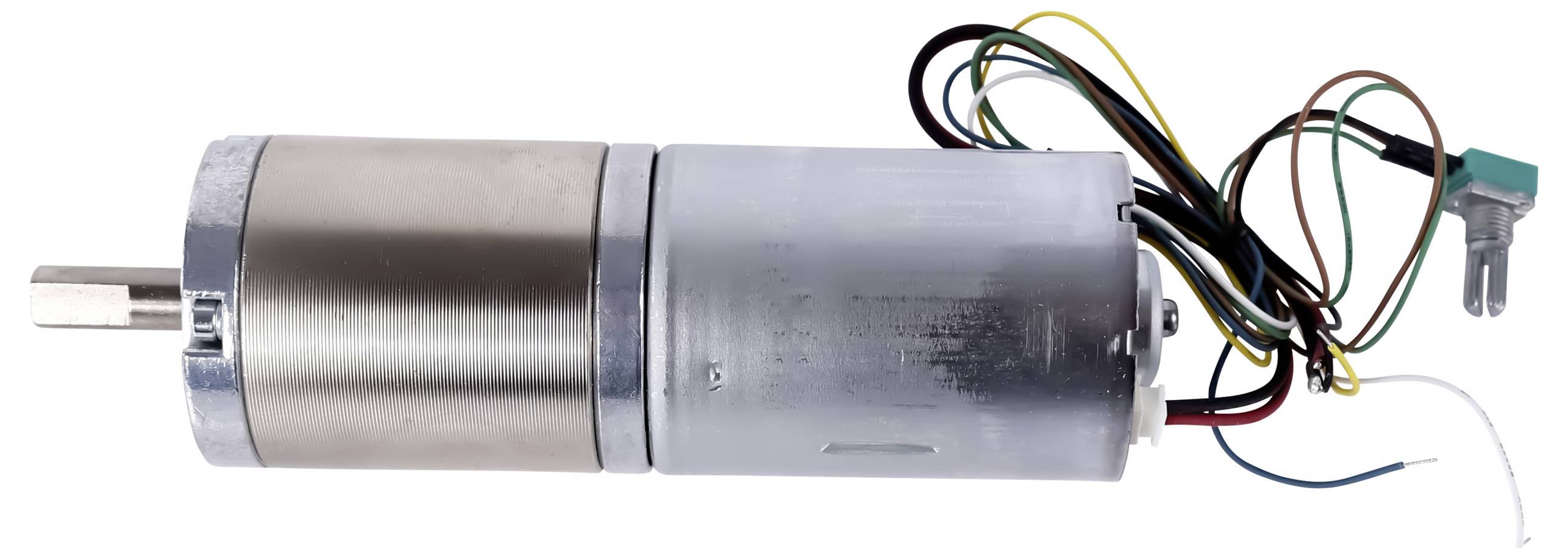 Eine Nahaufnahme eines kleinen Elektromotors mit angeschlossenen Drähten und einem Kippschalter, der für mechanische oder elektronische Anwendungen verwendet wird.