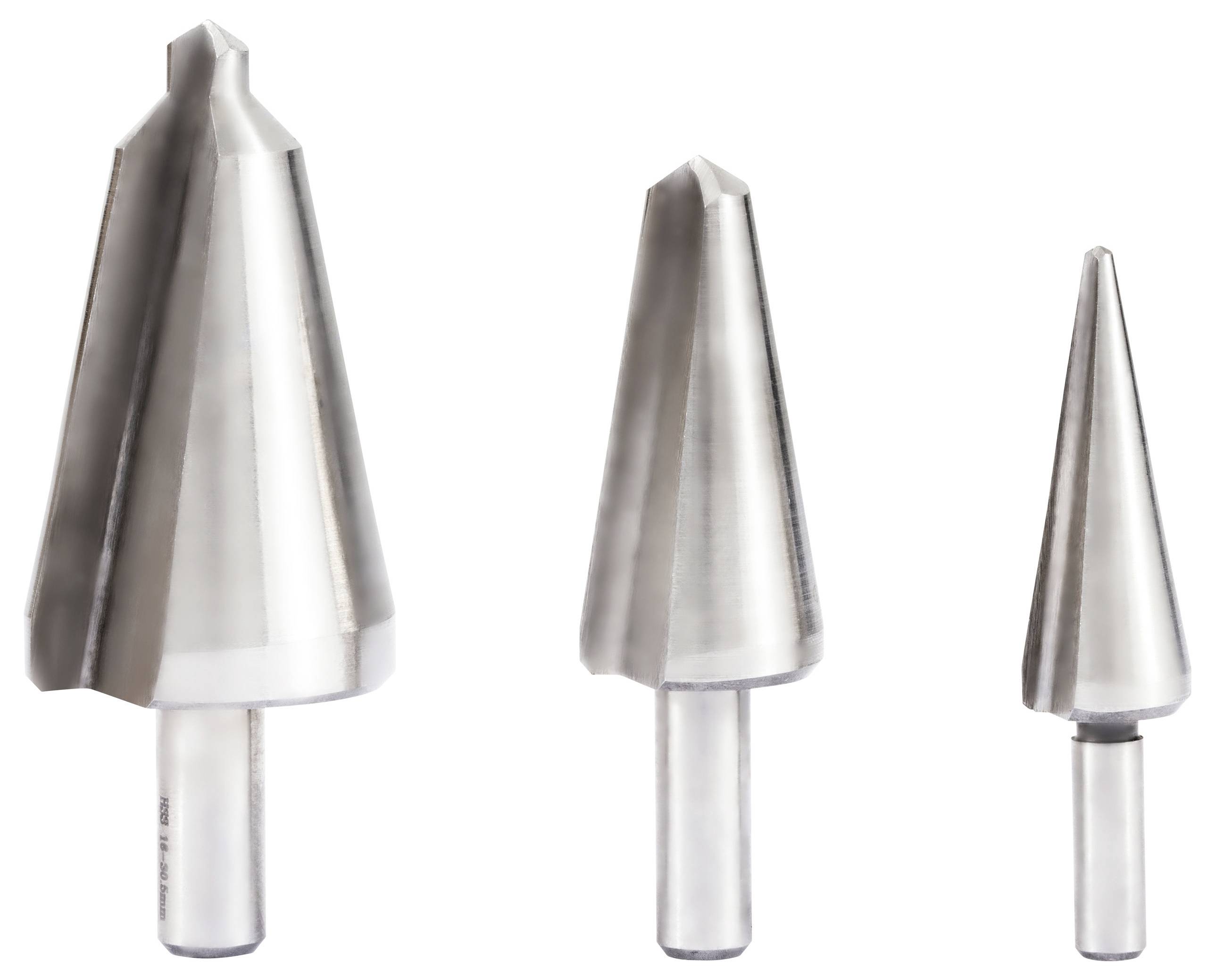 Drei Stufenbohrer aus Metall mit unterschiedlichen Größen; kegelförmig gestaltet für das Bohren von Löchern mit verschiedenen Durchmessern in Materialien.