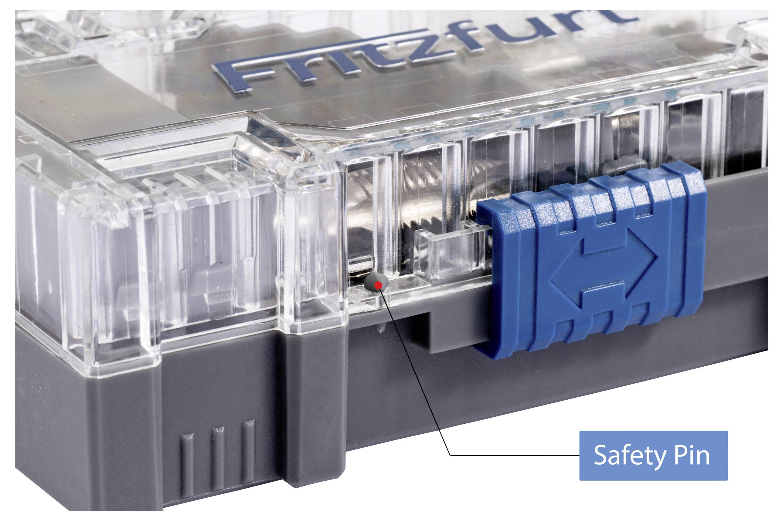 Nahaufnahme eines transparenten elektronischen Geräts mit einem blauen Schiebeschloss. Ein kleiner Bereich ist mit 