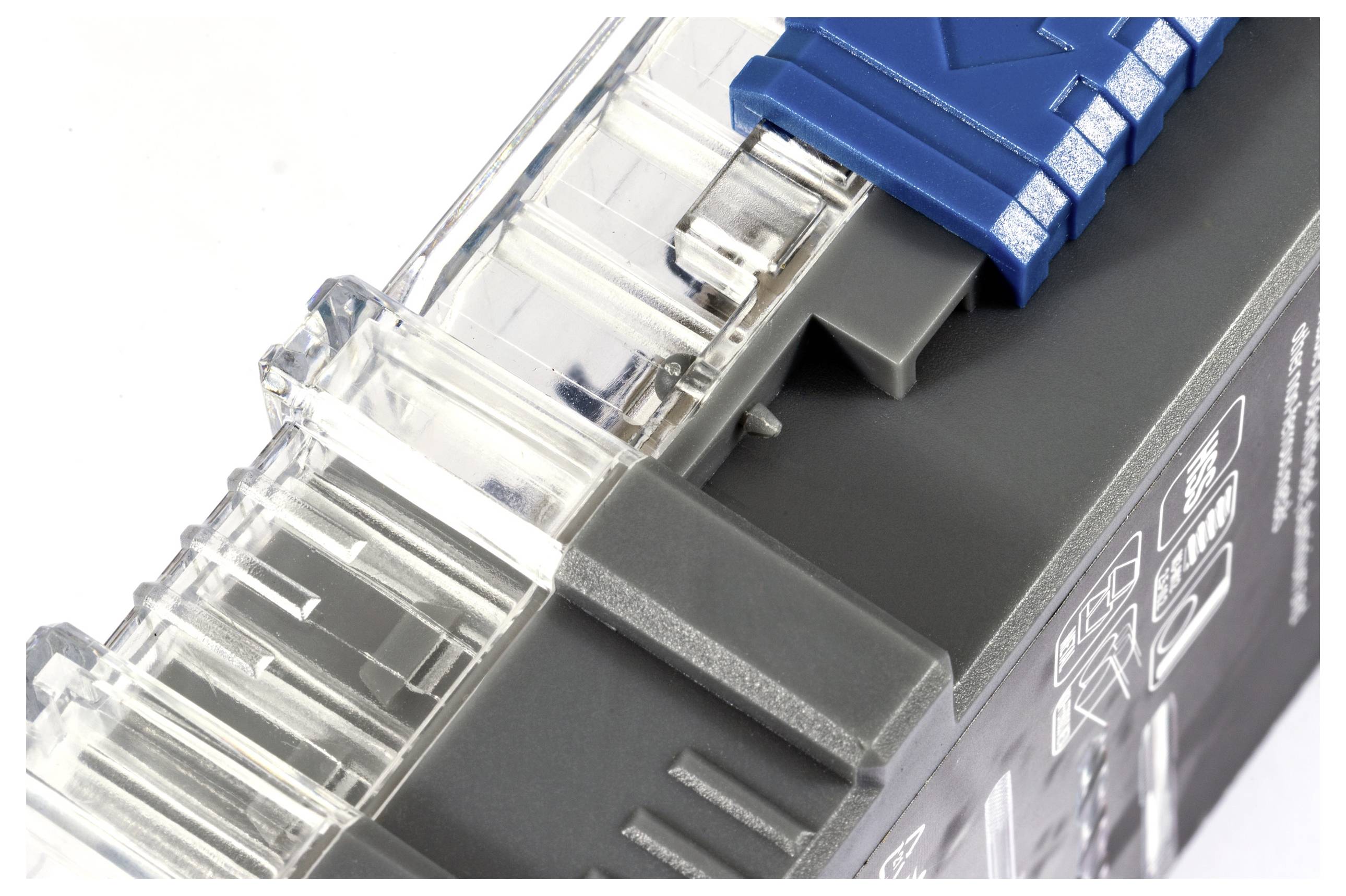 Nahaufnahme eines durchsichtigen und grauen Kunststoffgehäuses mit einer blauen Komponente und verschiedenen Symbolen und Anweisungen an der Seite.