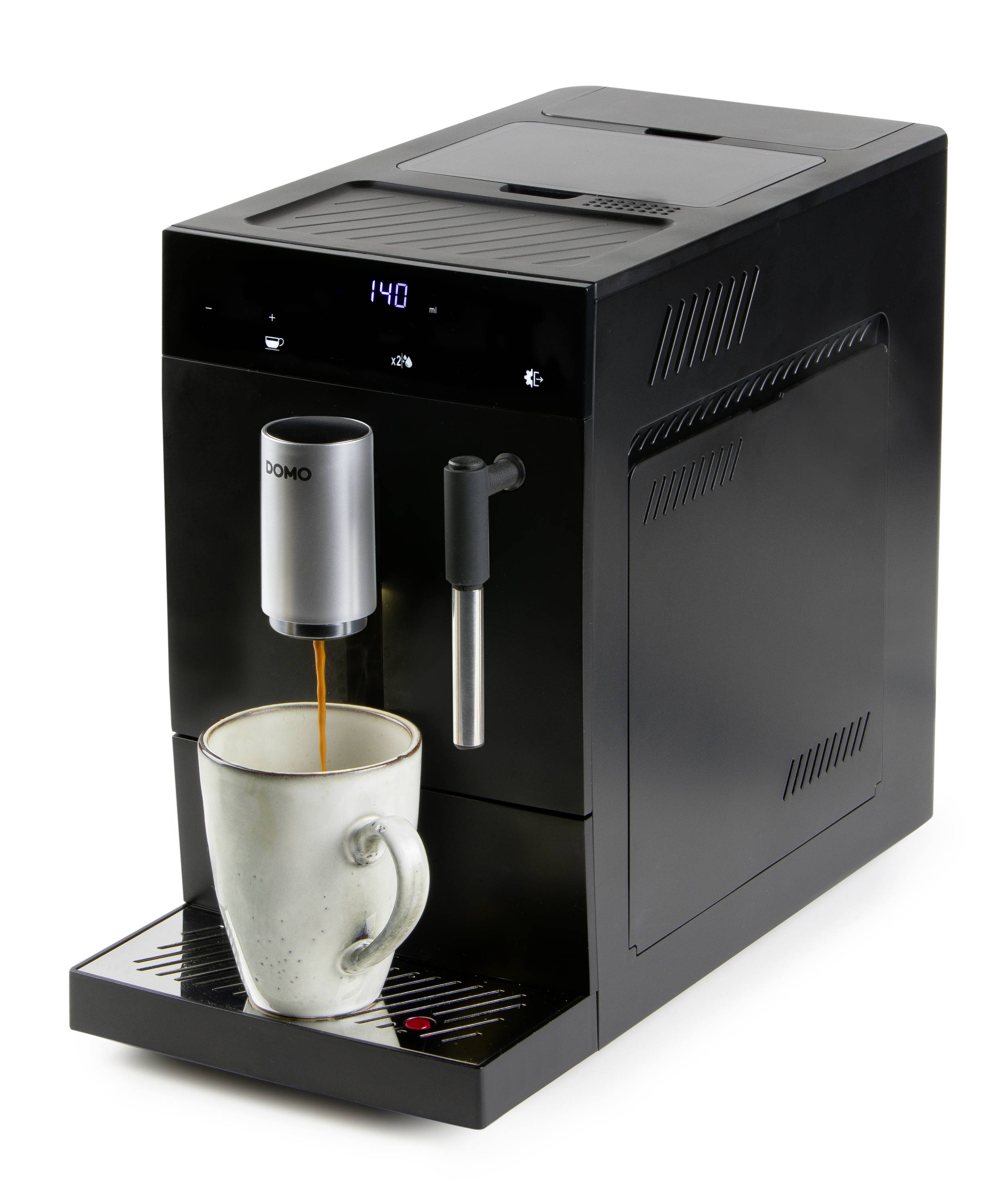 Schwarze Kaffeemaschine brüht Kaffee in eine weiße Tasse. Digitalanzeige zeigt '1:40'. Milchaufschäumer an der Seite.
