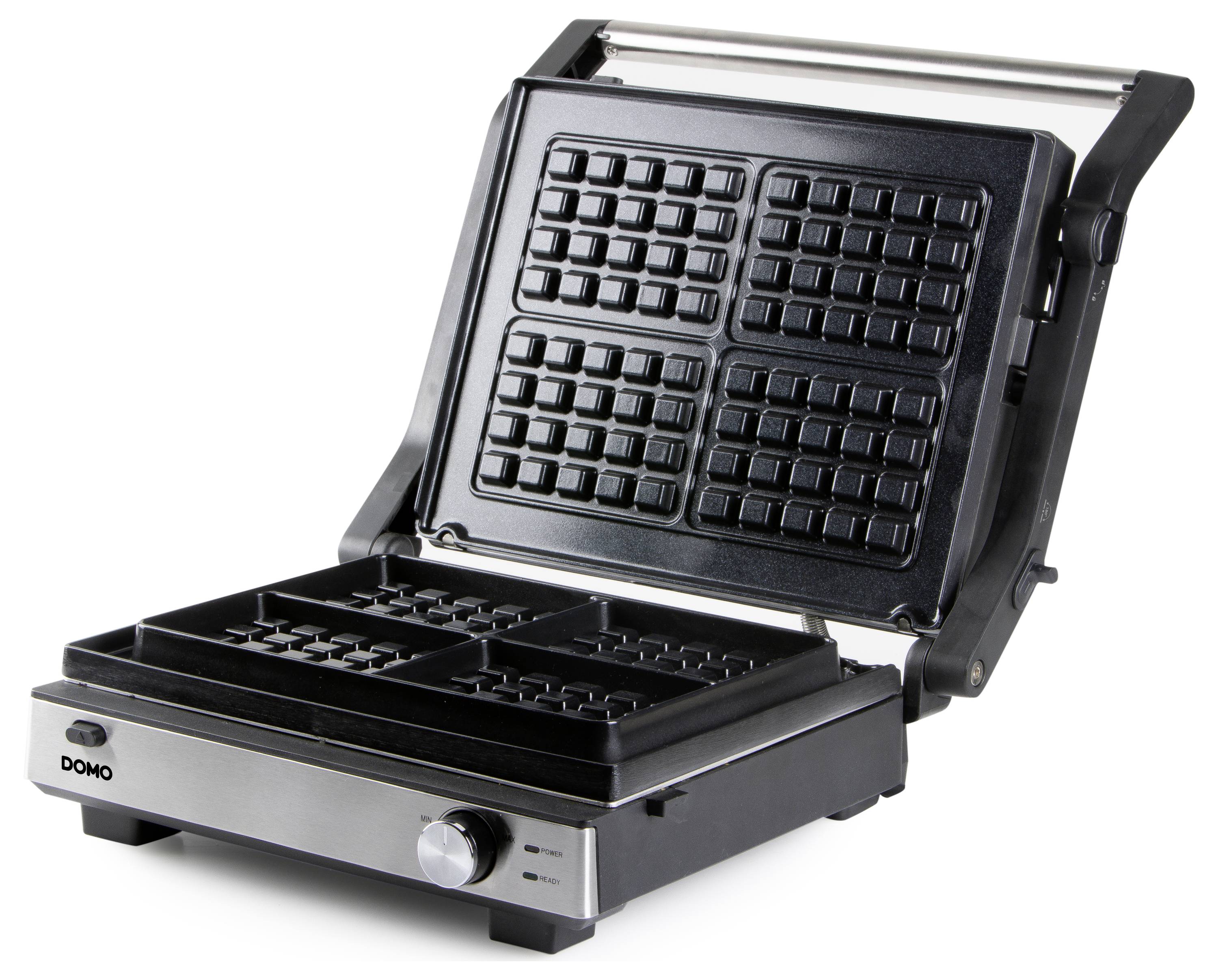 Offenes Waffeleisen mit vier quadratischen Formen. Es ist schwarz, silbern und aufrecht platziert, bereit zur Waffelnzubereitung.