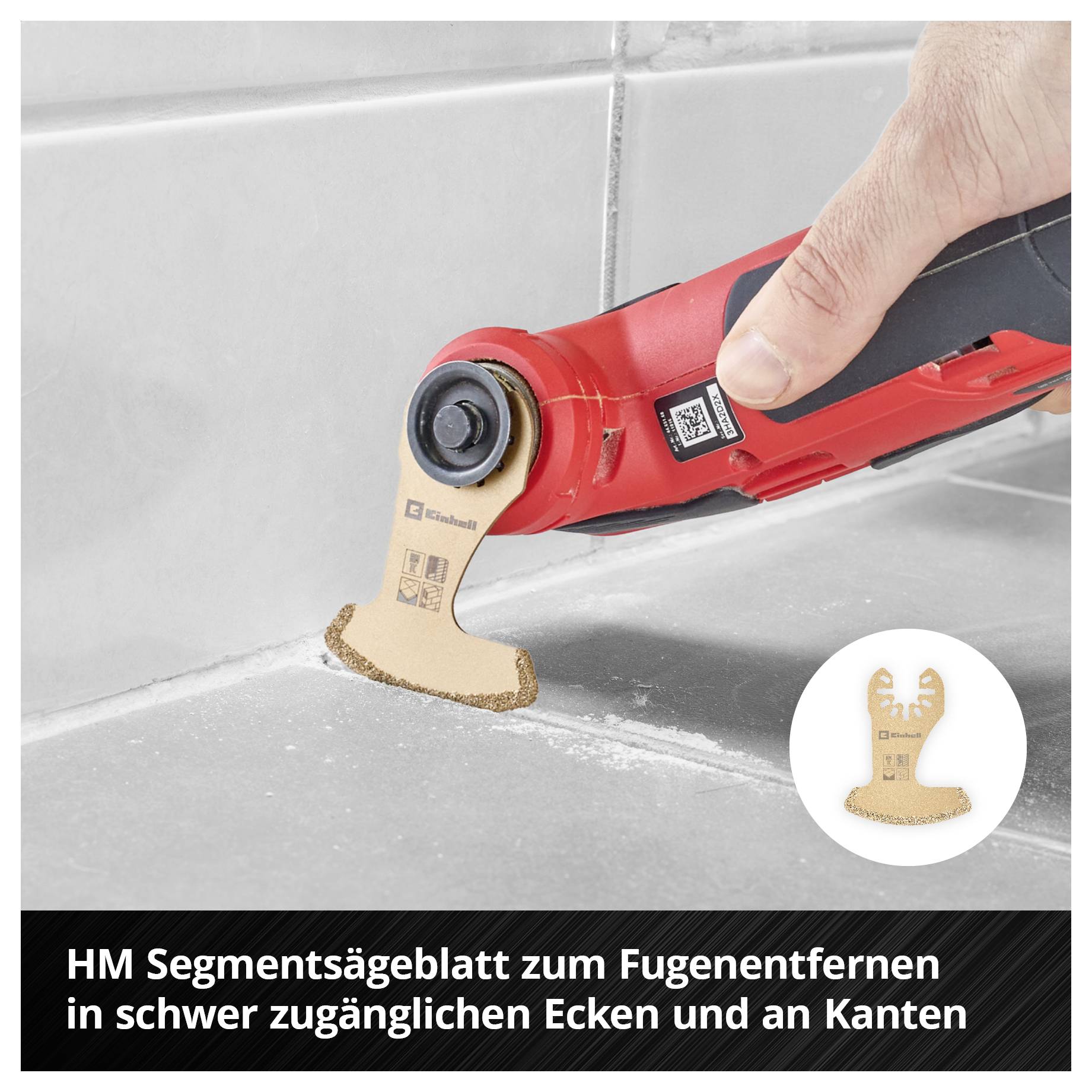 Hand hält oszillierendes Multitool mit HM Segmentsägeblatt, schneidet Fugen in Ecken. Einsatz bei schwer zugänglichen Stellen.
