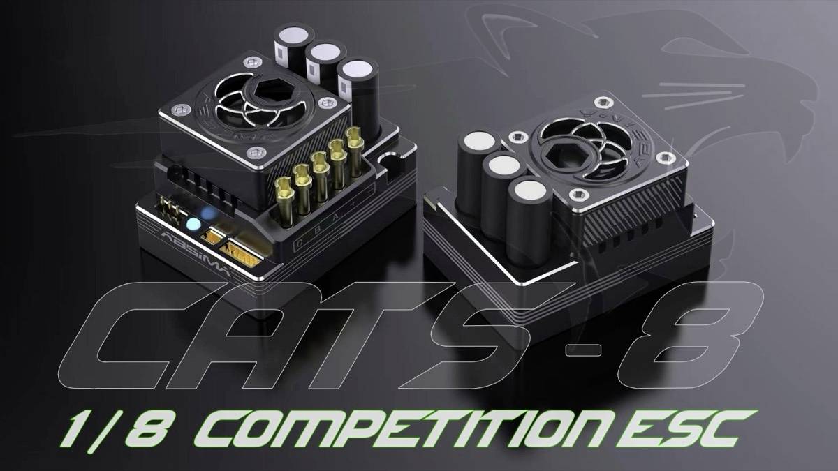 Zwei futuristische, schwarze elektronische Module mit Lüftern und Anschlüssen, beschriftet mit 'CATS-8 1/8 COMPETITION ESC', vor einem Panther-Logo.