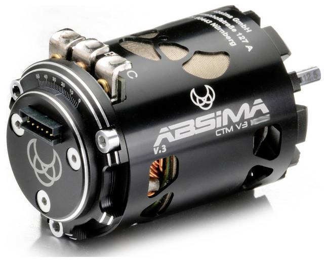 Schwarzer Elektromotor mit Markenzeichen und Modellnummer 'Absima CTM V3', sichtbar sind Anschlüsse und Belüftungsöffnungen.