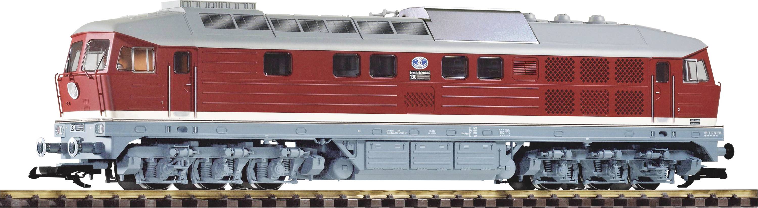 Ein roter und grauer Zug fährt auf Gleisen. Er ist robust gebaut und eignet sich für den Transport schwerer Lasten.