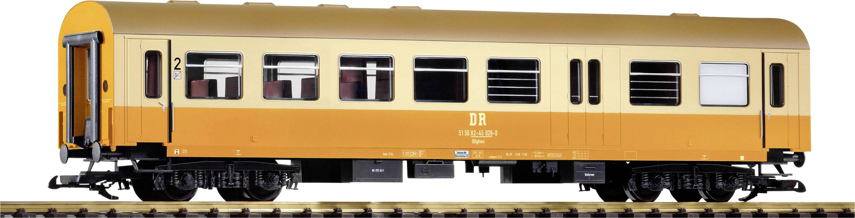 Ein orange-beiger Modelleisenbahn-Wagen mit der Aufschrift 'DB'. Der Wagen hat Fenster, Türen und ist auf einem Gleis platziert.