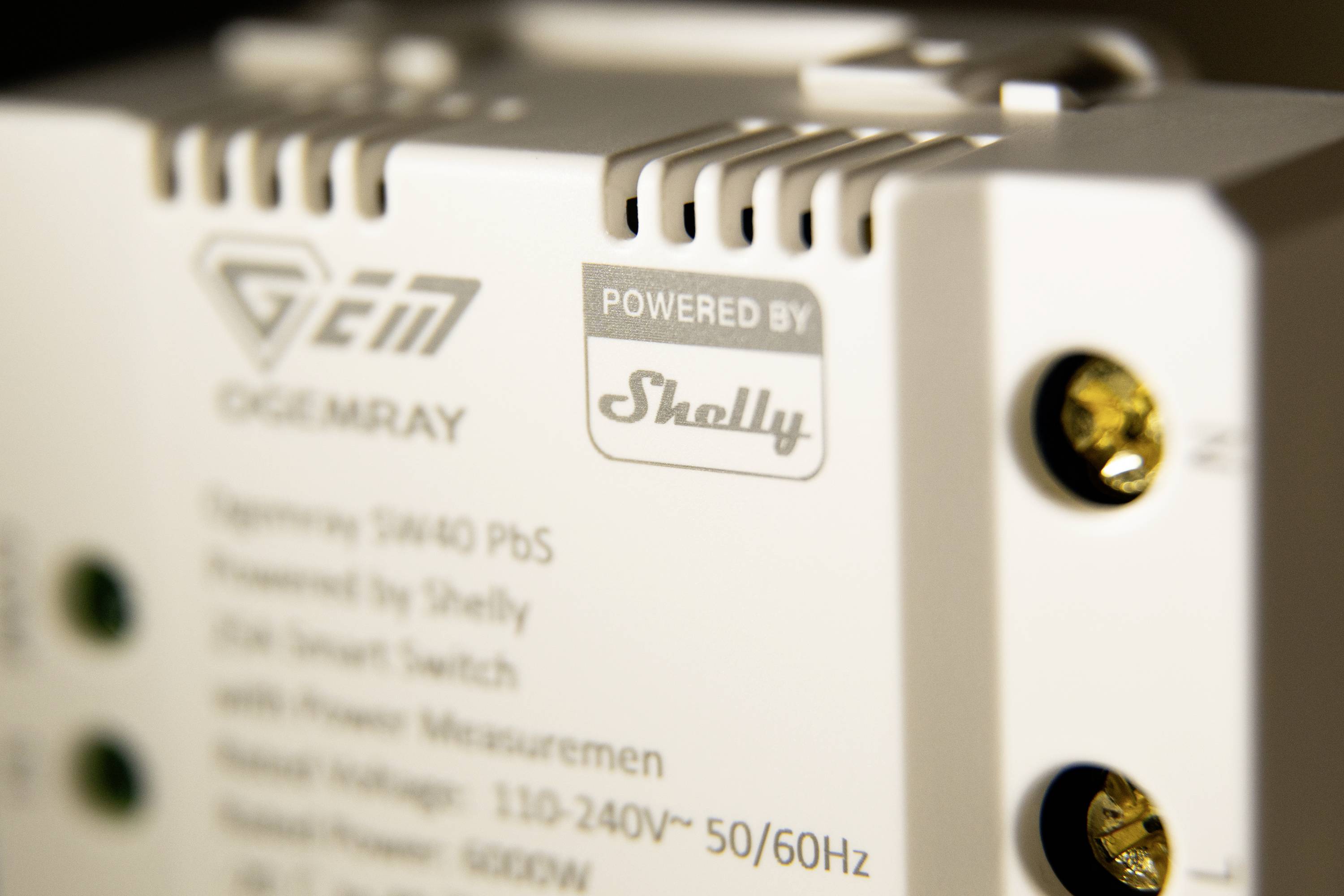 Shelly Ogemray smarter Relaisschalter 25 A Schalt-Messaktor Bluetooth, Wi-Fi