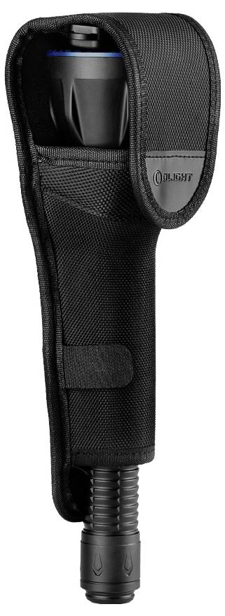 Taschenlampe in einem schwarzen Etui mit Klettverschluss, markiert mit 'Olight'-Logo. Hauptbestandteile sind der Griff und das Gehäuse.