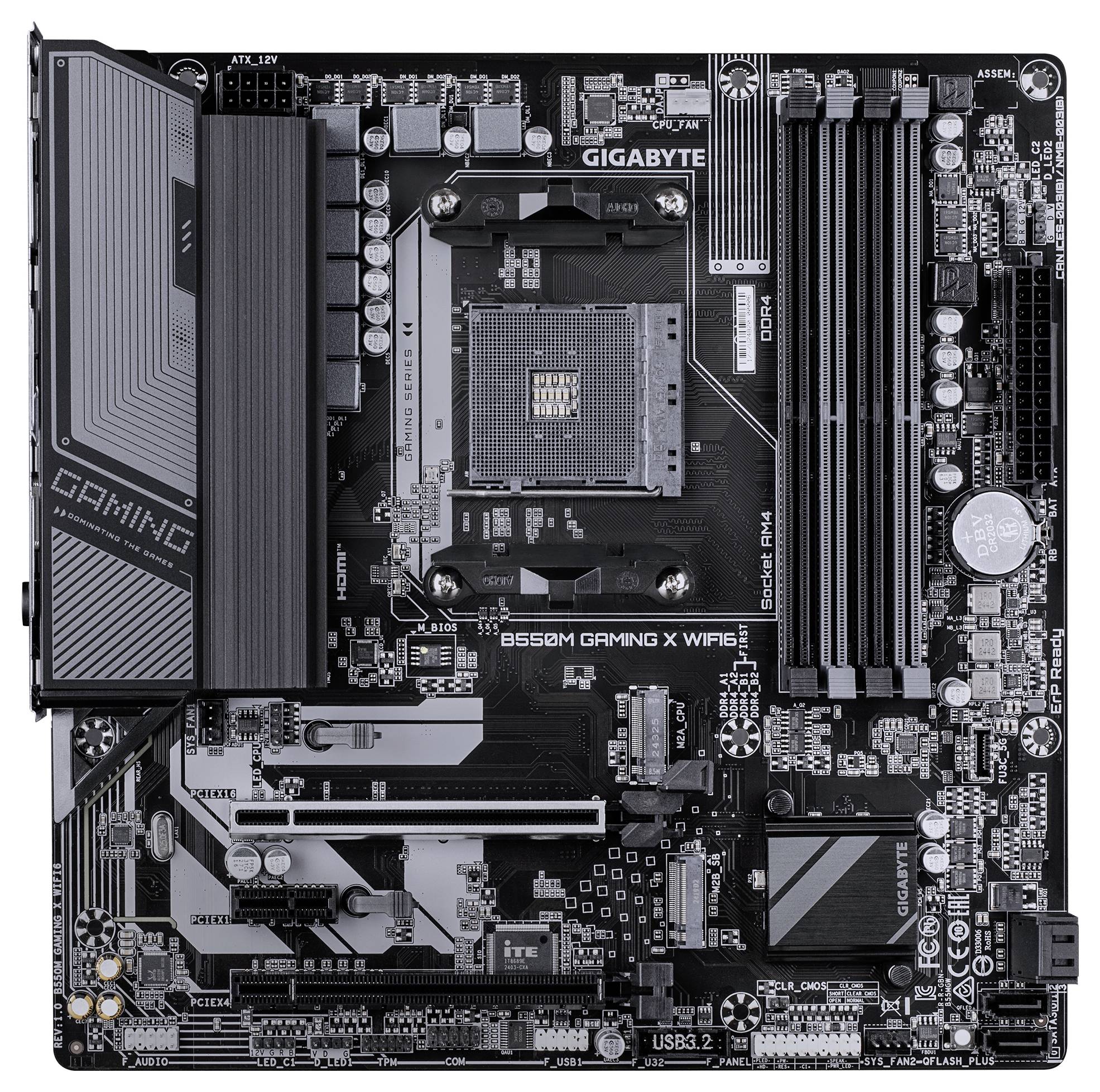 Ein Motherboard mit dem Modell 'GIGABYTE B550M GAMING X' zeigt verschiedene Anschlüsse, RAM-Steckplätze und den Prozessorsockel.