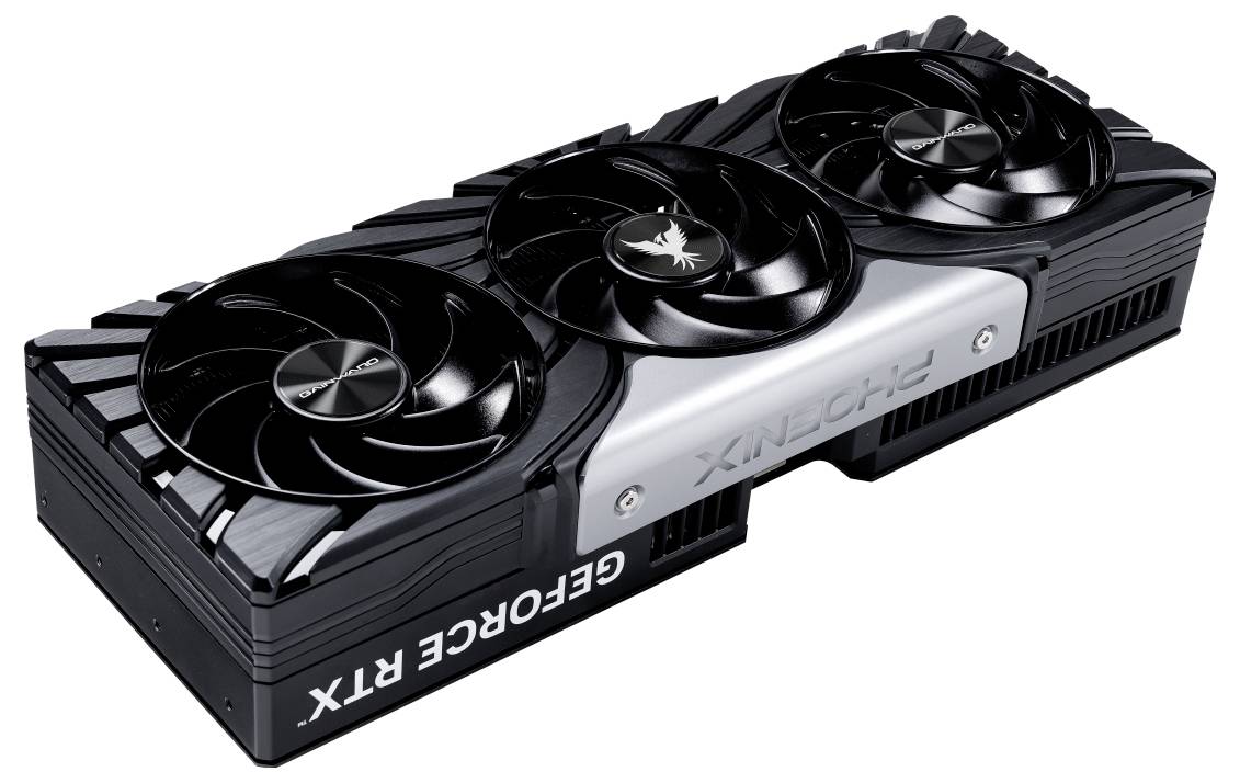 Eine Grafikkarte mit drei Lüftern. Auf der Seite steht 'GIGABYTE' und 'GEFORCE RTX'. Sie hat ein modernes Design.