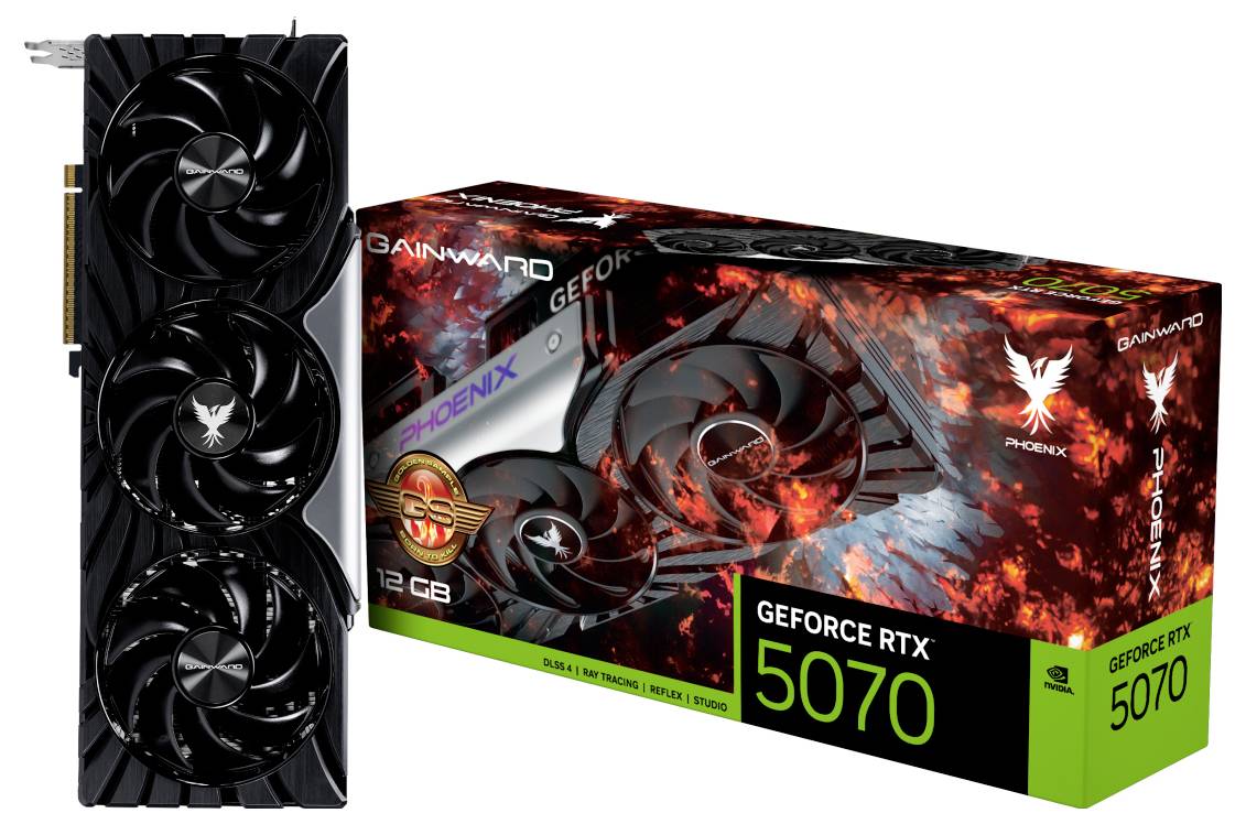 Gainward Grafikkarte GeForce RTX 5070, zeigt Verpackung und Karte mit drei Lüftern und dem Aufdruck 'PHOENIX', 12 GB Speicher.